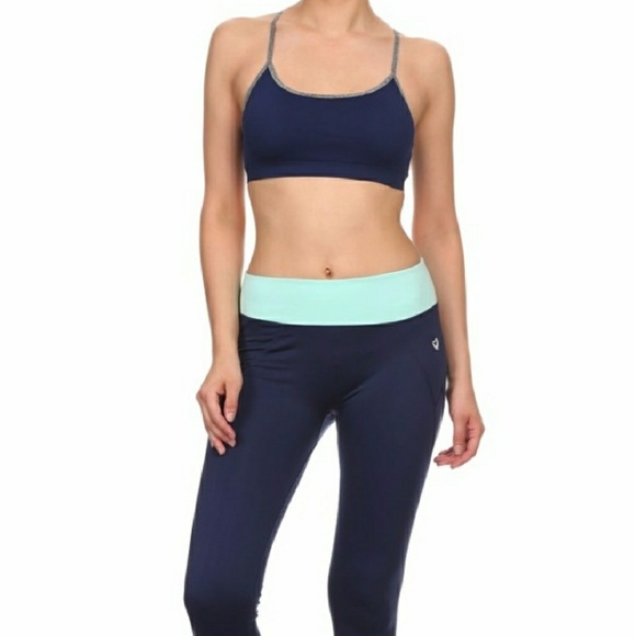 Gray strappy sports bra - Picture 2 of 3